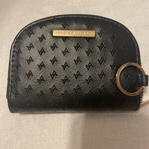 Woman’s Black Adrienne Vittadini Wallet Change Purse Key ring 5x3.5
